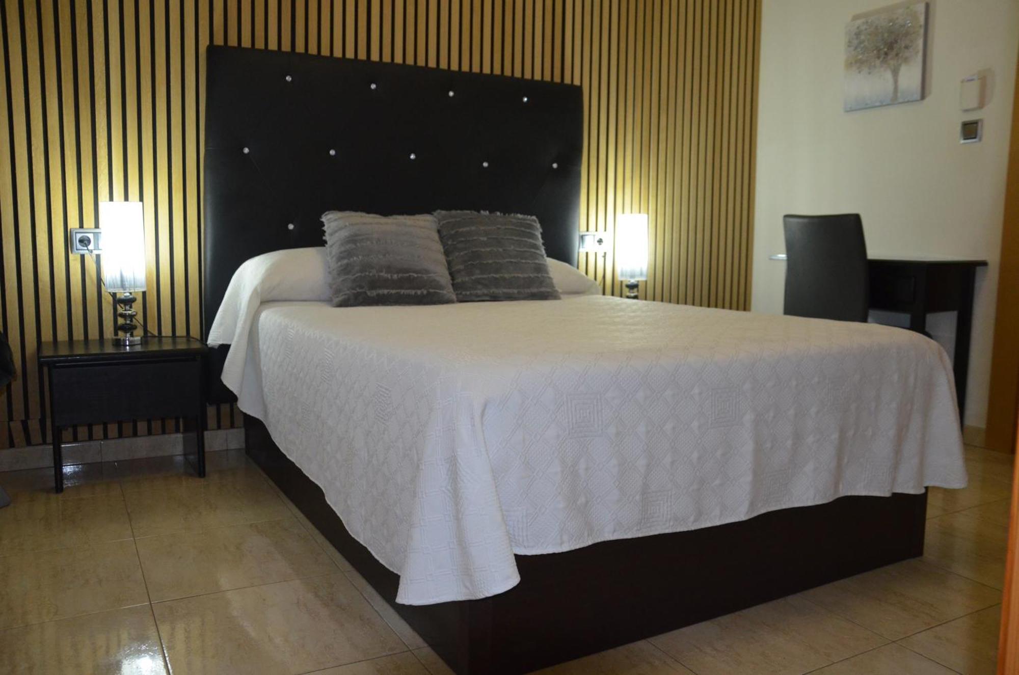 אליקאנטה Hostal Mont Royal מראה חיצוני תמונה