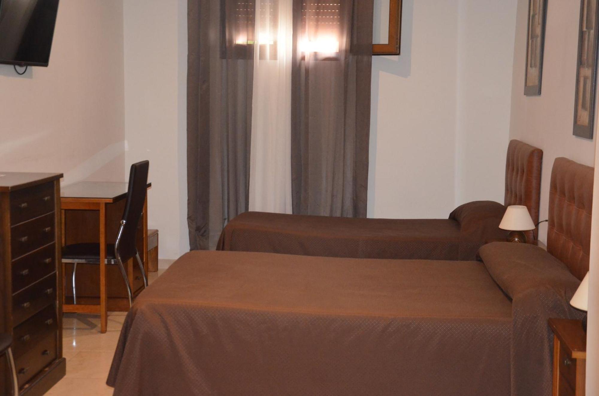 אליקאנטה Hostal Mont Royal מראה חיצוני תמונה