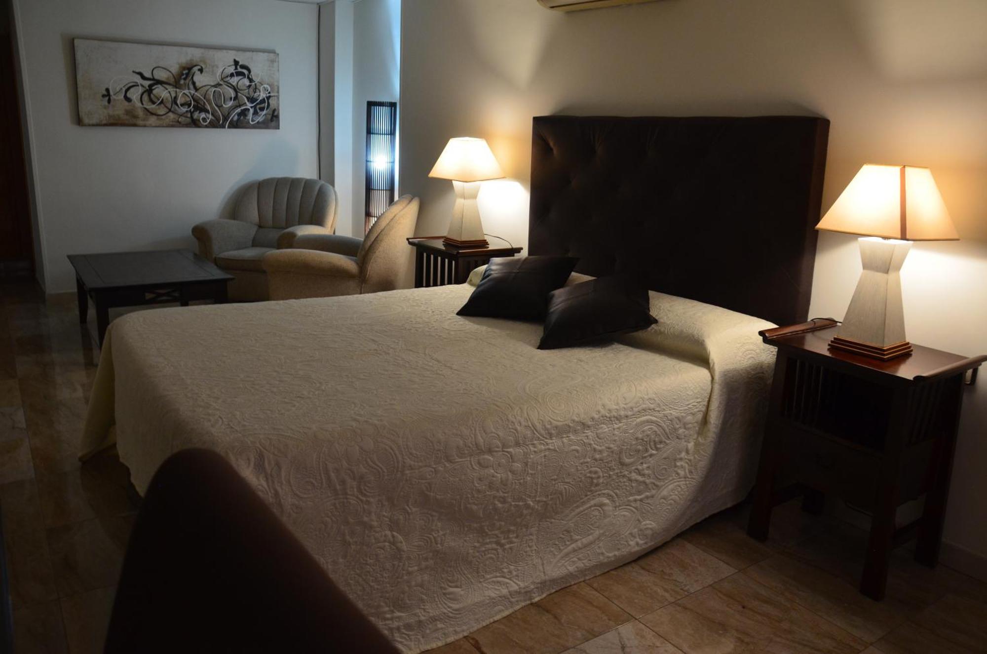 אליקאנטה Hostal Mont Royal מראה חיצוני תמונה