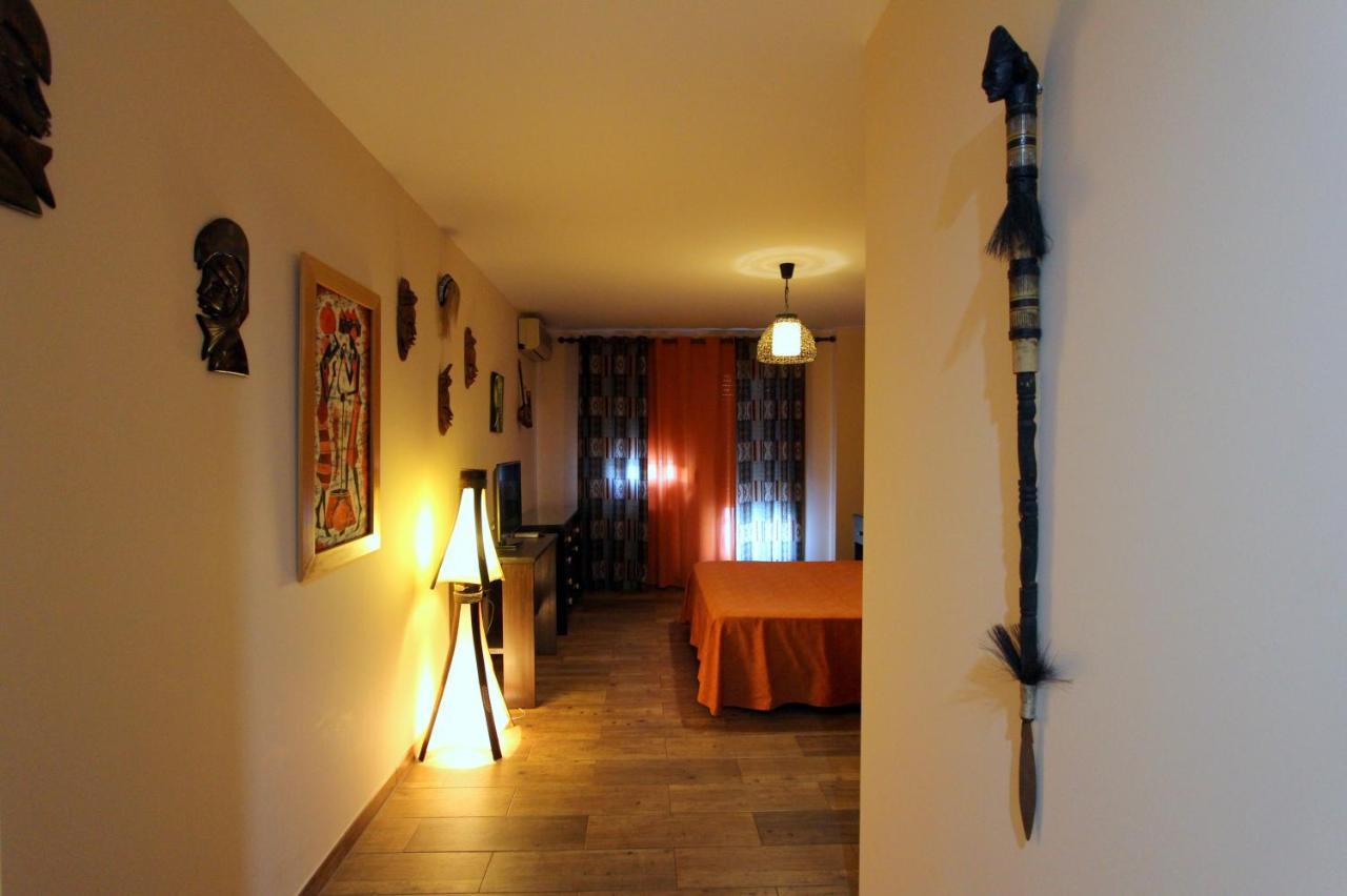 אליקאנטה Hostal Mont Royal מראה חיצוני תמונה